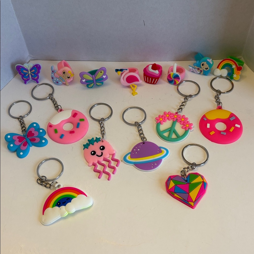 💰 Set of 16 Silicone Rings and Keychains